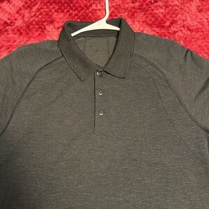 Lululemon Metal Vent Polo Medium Graphite Grey/Black (MINT Condition-SMOKE FREE)